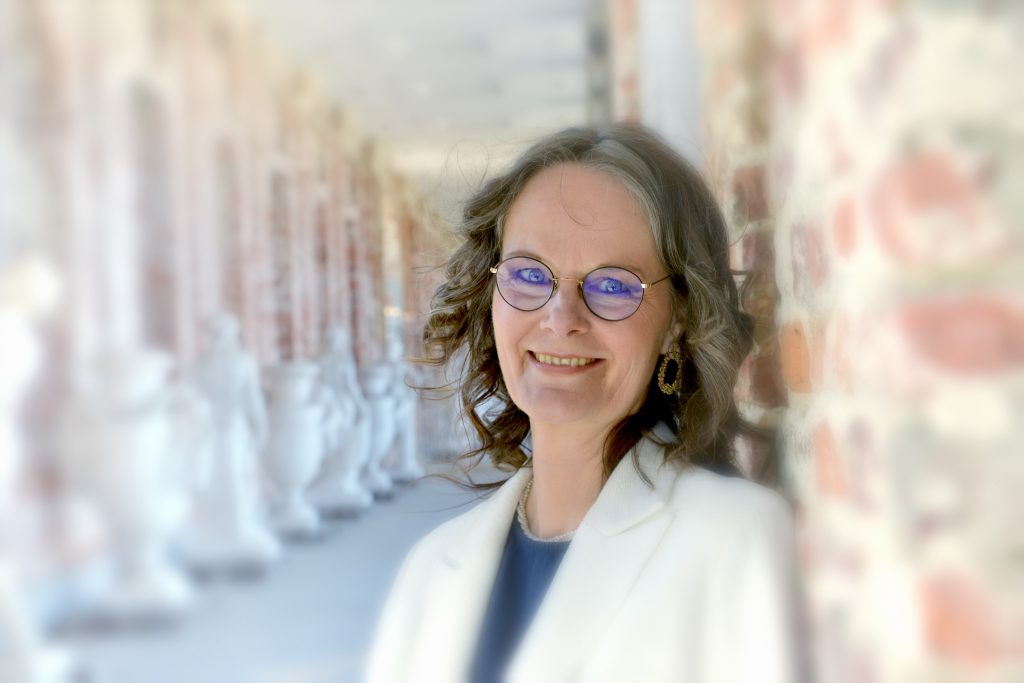 Anne Florence Vanden Perre Ostéopathe Fasciathérapeute Coach Munz Floor Facilitatrice de Conscience